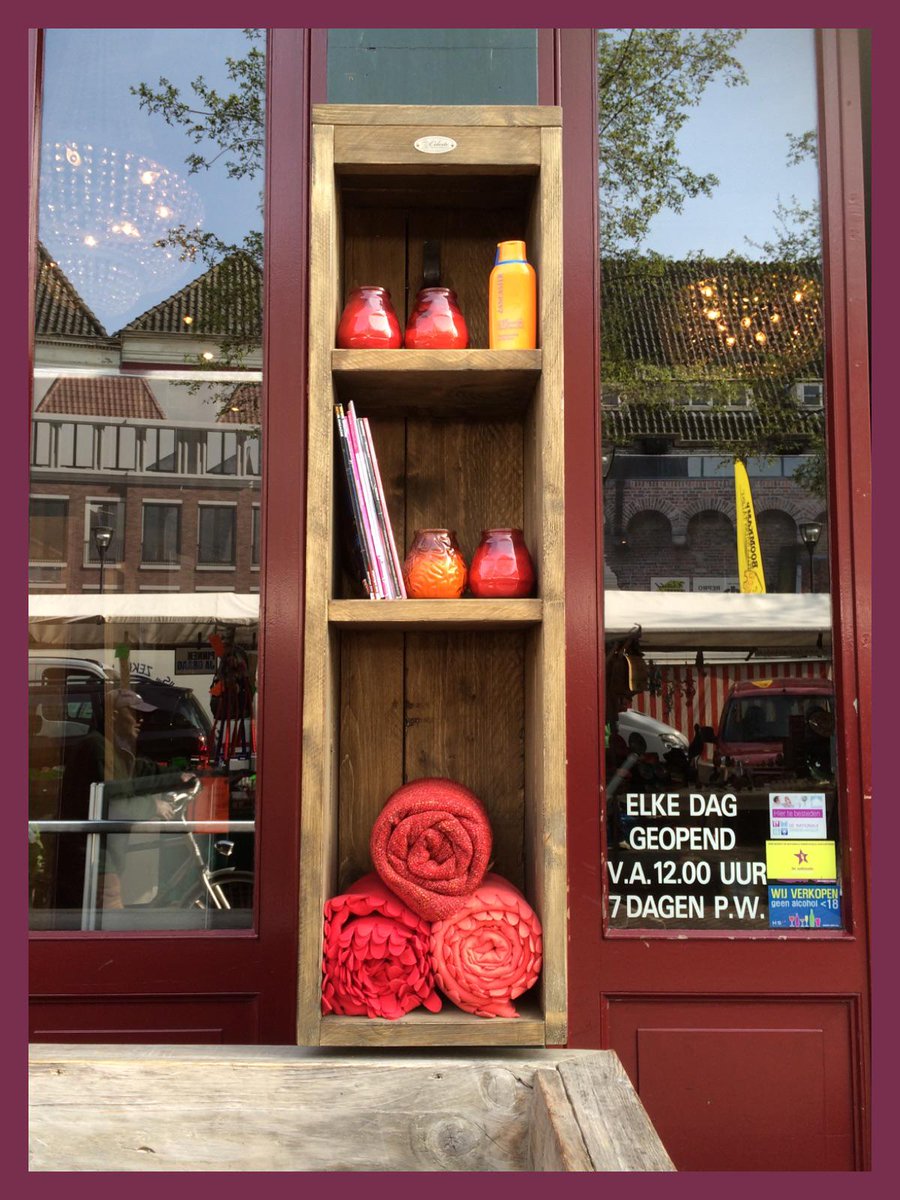 <a href="/VJZwolle/">Vierjaargetijden</a> tafeltjes en kast voor het gezellige terras gemaakt! #horeca #Zwolle