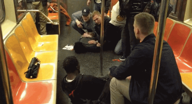 BuzzFeed's tweet photo. People think these Swedish cops who broke up a fight in NYC have schooled American police http://t.co/egNuTVTcmr http://t.co/ZgKB1uRVxO