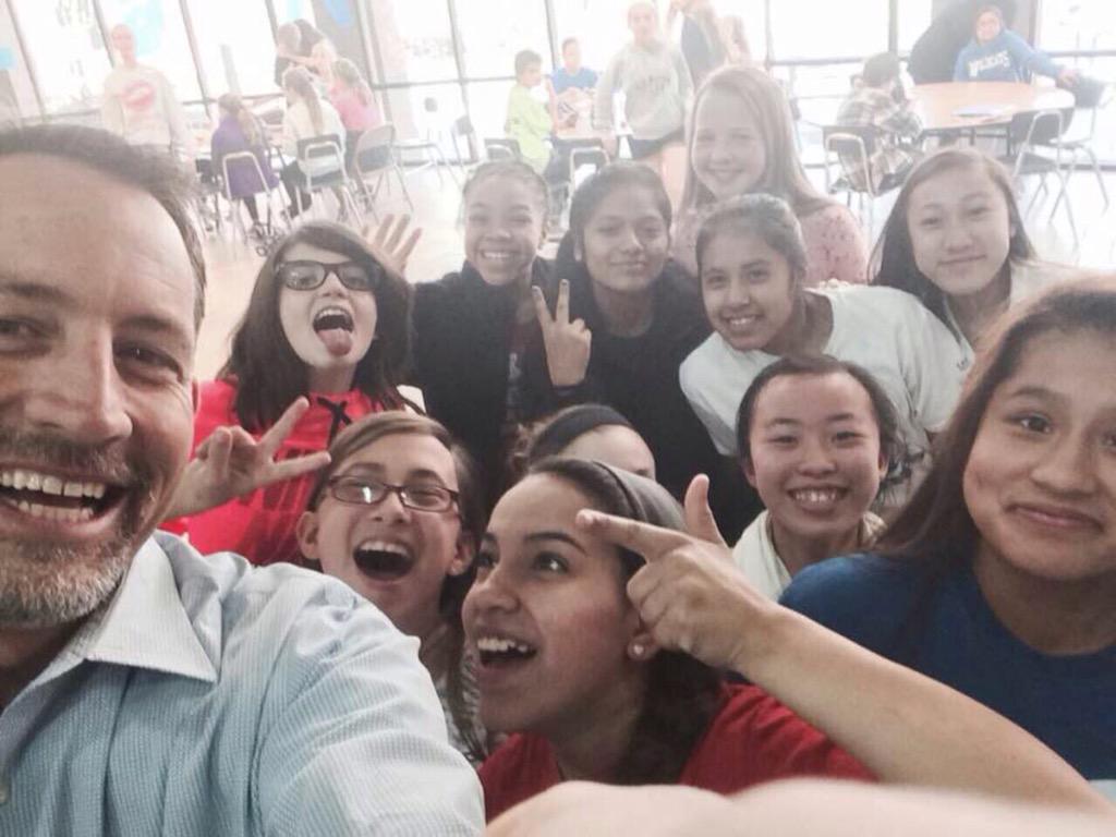 imxuanliu's tweet photo. Mr.Vroom is the BEST principal EVER! @TammyDaroczy @Vroom6 #principaloftheyear #weaverway #WeaverCats #wmscats http://t.co/f3gVrEUfjy