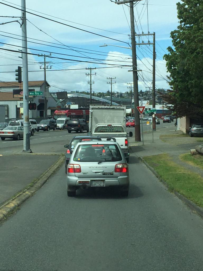 tins0611's tweet image. Hey party rental truck, the sign says yield, not stop!  #youcausetraffic #driverfail