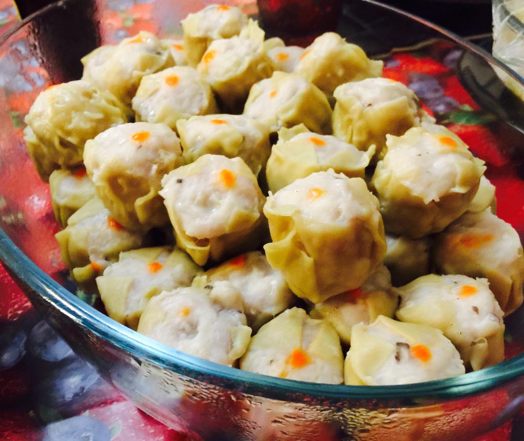 tubbziee's tweet photo. Bon Appetit! 😍🍴 @hellokitty2694  #yummy #siomai http://t.co/V994VfFDxy