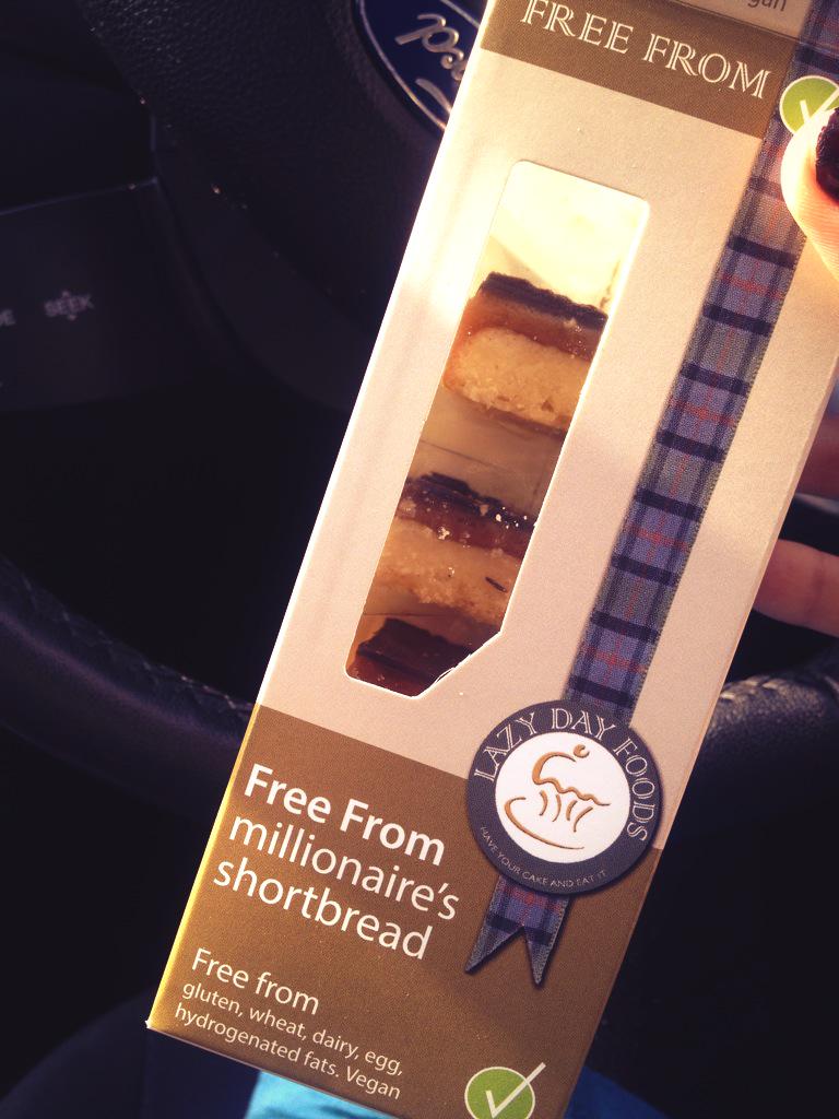 MawforRaw's tweet photo. This is sooo good it's bad to admit I had this whole box for breakfast after gym this morn!!! @LazyDayFoodsLtd #yum http://t.co/7iB6kdQE87