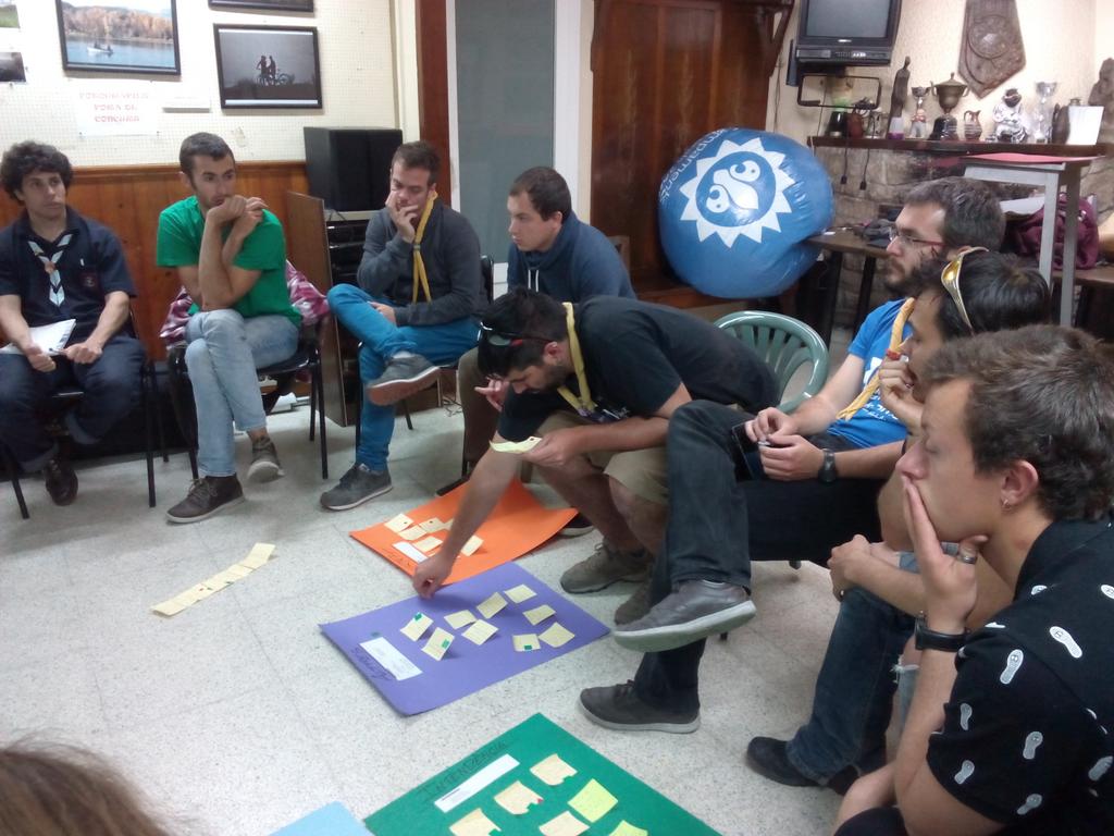AccioEscolta's tweet photo. Seguim amb la #JuntaGeneral de valoració de @Ccgg2015 i comencem a parlar de reptes per l'any vinent #femescoltisme http://t.co/GmZAMeicLO