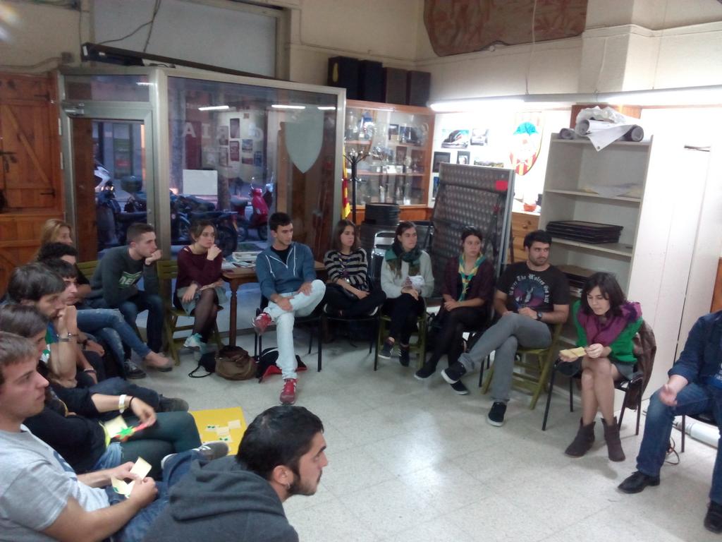 AccioEscolta's tweet photo. Seguim amb la #JuntaGeneral de valoració de @Ccgg2015 i comencem a parlar de reptes per l'any vinent #femescoltisme http://t.co/GmZAMeicLO