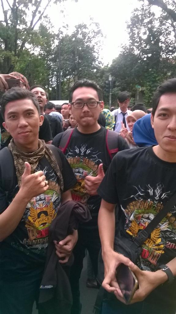 HANYA DGN Rp.100.000 BISA MENDAPATKAN PAKET KAOS, PIN COR &amp; BONUS STRICKER ANNIVERSARY HSFCB KE 2, GRAB IT FAST GUYS!