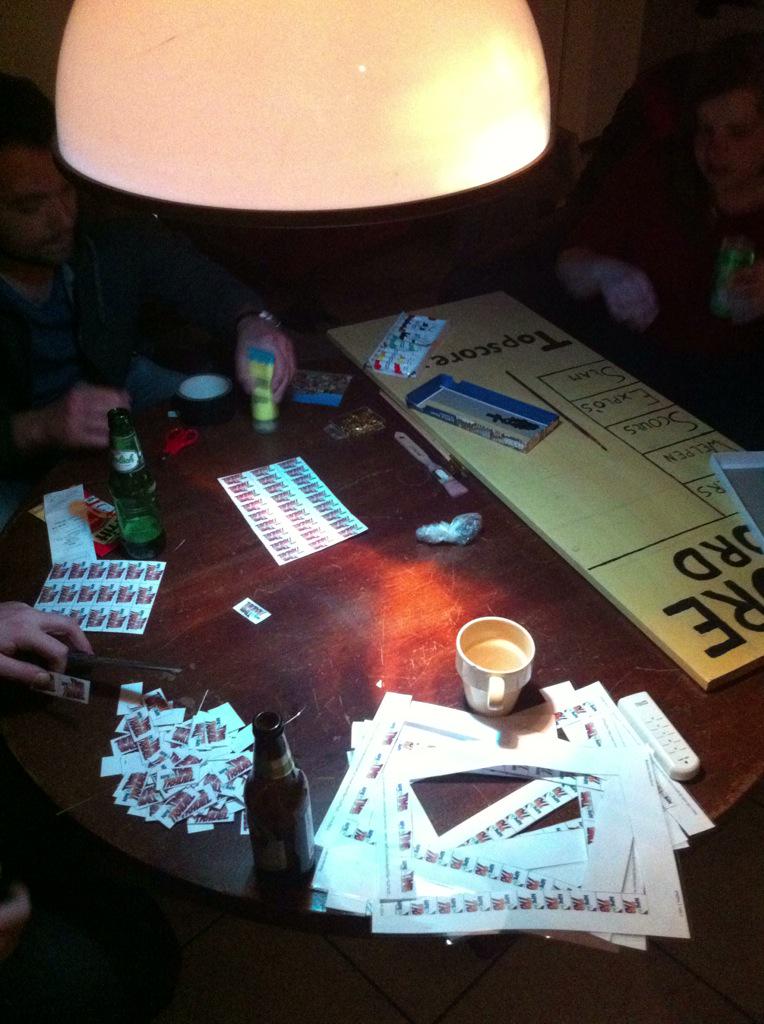 Deze avond zijn wij bezig met "Lamineren op muziek", voorbereidingsopkomst voor NPK 2015! #npk85 #laminerenopmuziek