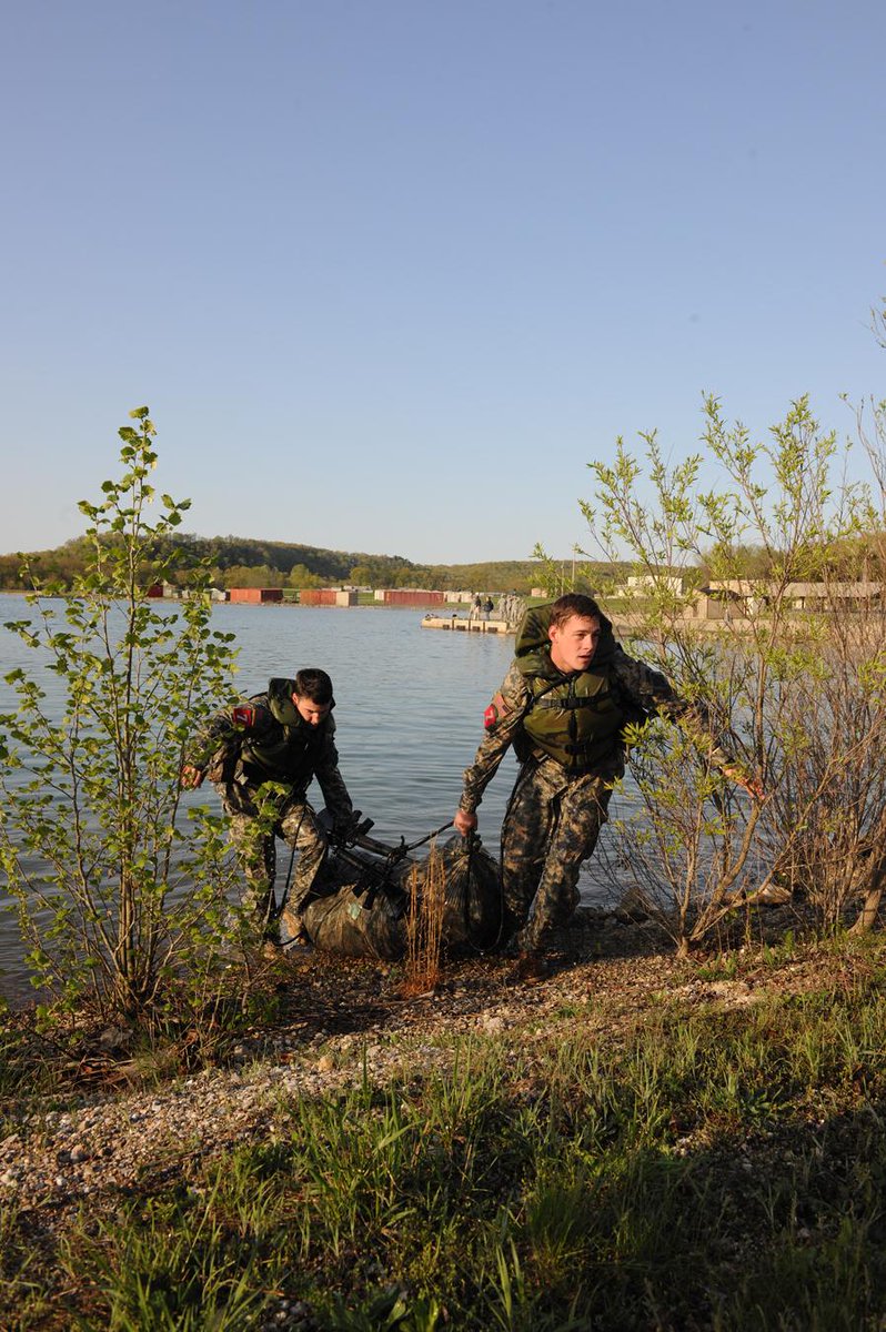 USArmy's tweet image. #USArmy @82ndABNDIV winners of the 2015 #BestSapper, exit the water after the raft swim event, Apr 21, 2015