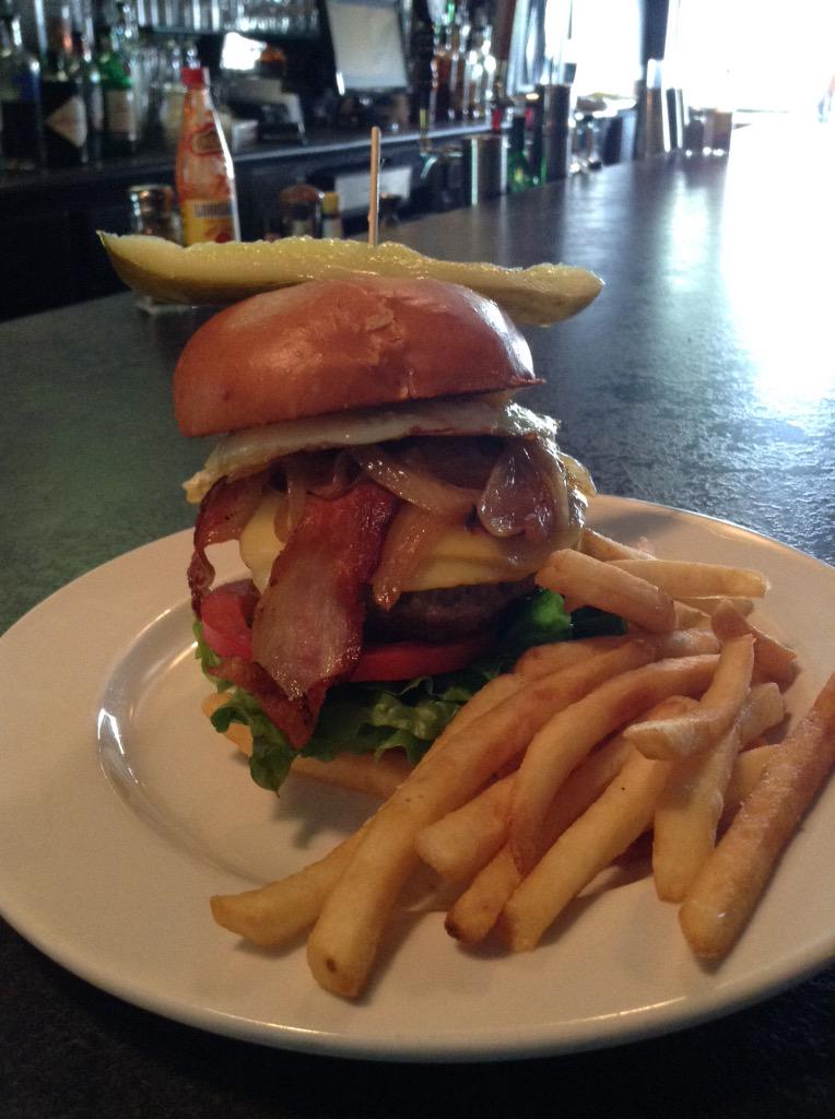Coachlamp's tweet photo. This weekend we are having a special Gouda, bacon, Caramelized onion burger topped with a sunny egg. Come and get it. http://t.co/8geBV8Uldm