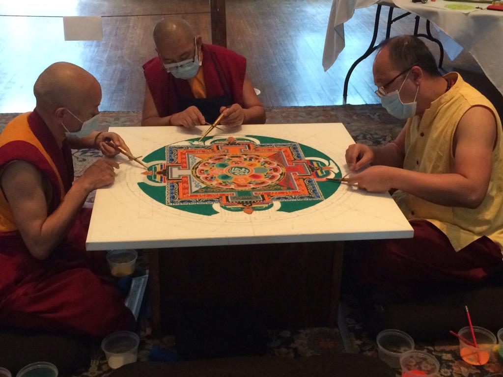 VCStudentGift's tweet image. Don&apos;t miss the opportunity to see the mandala in the Villard room! #brewerpride