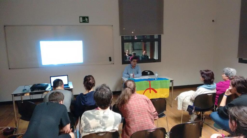 scvelclot's tweet photo. Preparant-nos pel projecte d'aquest estiu de Tucans al Marroc ens ha vingut a parlar de la cultura amaziga en Hasan. http://t.co/3WW0CqvA4A