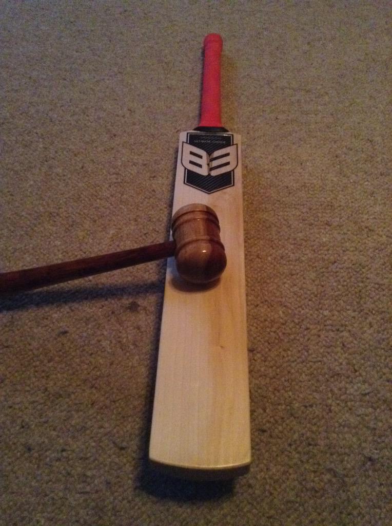 Knocking the beauty in at this time of night means only one thing!!  #angryneighbours #goodthingscometothosethatwait