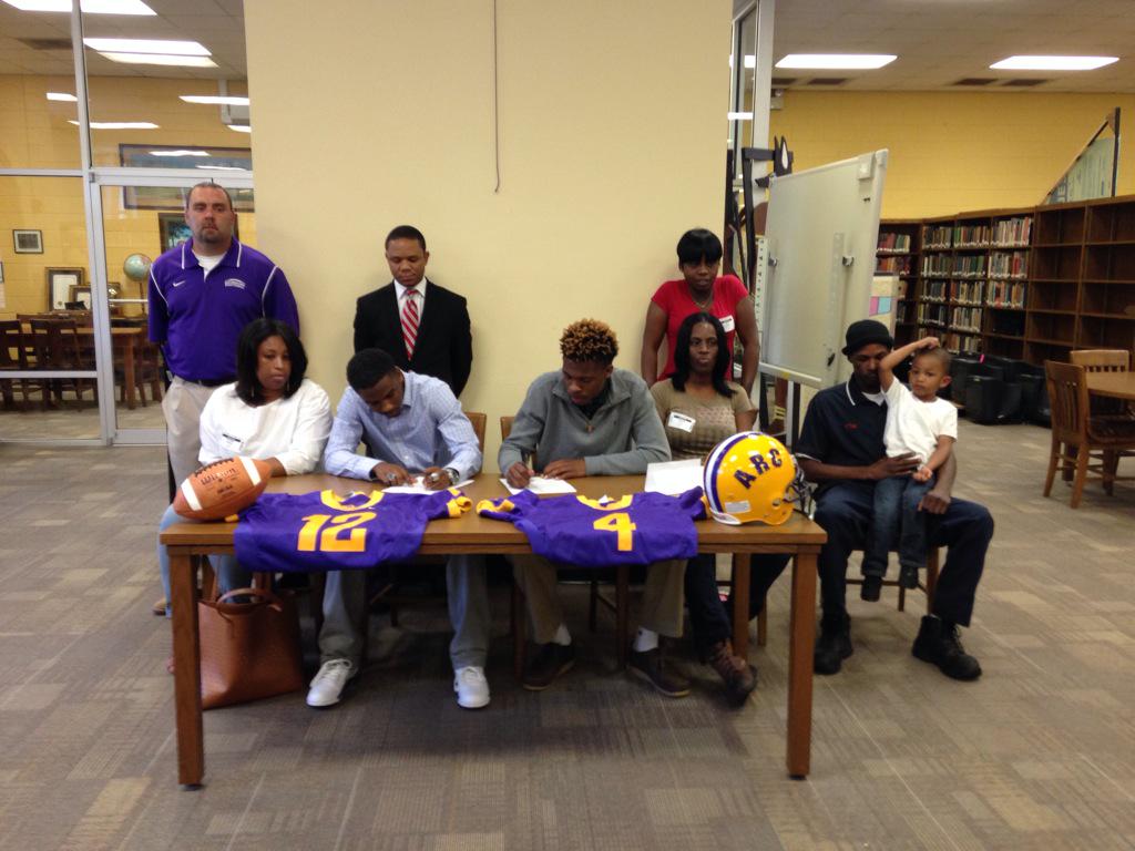 Congrats to daggett and tutt on signing with Ventura today. Pirates are getting two good ones. Watch out calif jucos
