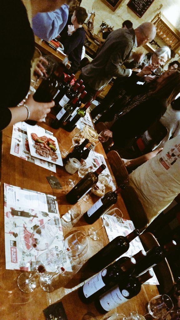 valeerverlinden's tweet photo. Soirée top! @cotesdebourg cc @Tutiac #CDBCDB #vin #wine #bordeaux #brasseriebordelaise #cotesdebourg http://t.co/mAplbLMsoD