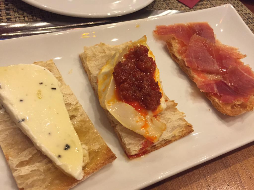 VickyVich's tweet photo. Variado de pintxos en #ElBalcónDeMaría #MostraDeCuines @mostradecuines #Calvià http://t.co/MaCAB6dWuB
