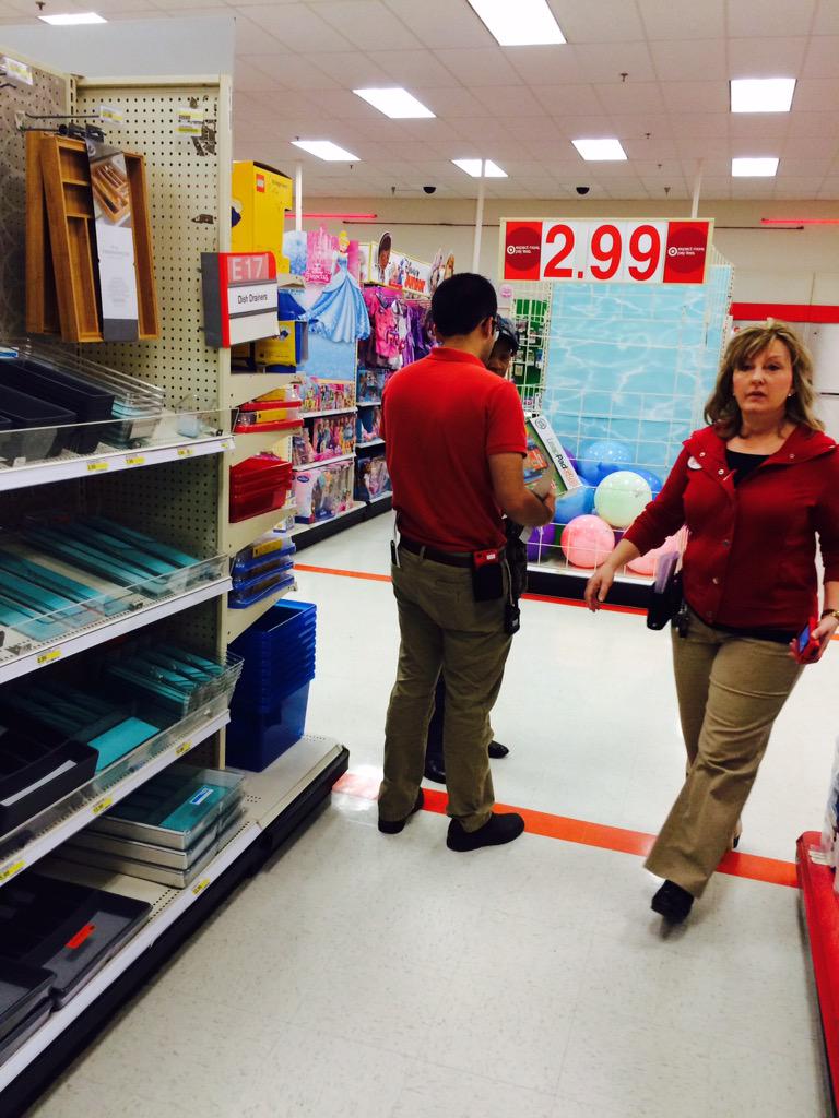 Kristan27831397's tweet photo. Megan &amp; Jose driving SL sales and Joey at T279 #digitalsalesdriver! #R100guestfirst @puglise14 @mirates55 @MegRutkow http://t.co/NUMMoObRQT
