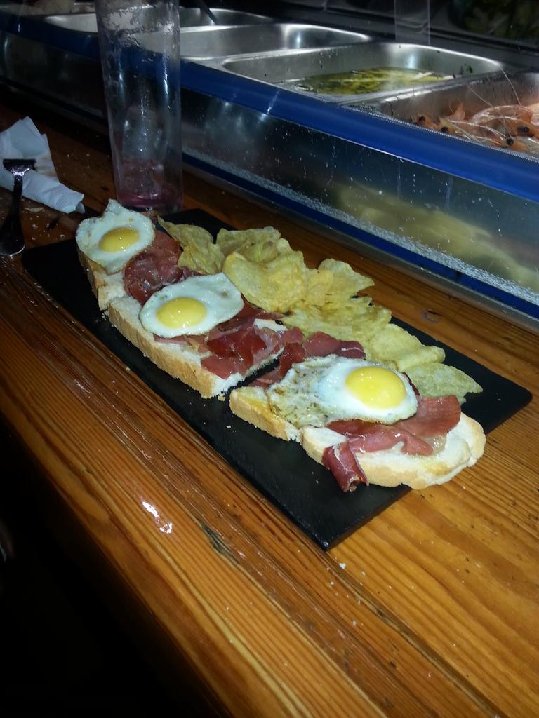 Ville_20's tweet photo. Cuando es invitado sabe mejor, gracias @MariaR794 te quiero guapita http://t.co/UYX9Jzc2eZ