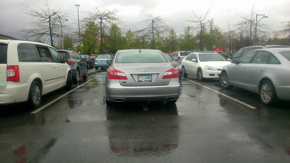 nietha's tweet photo. #surreydrivers aren't any better than Vancouver drivers @BDofVancouver http://t.co/LIYpBBmumu