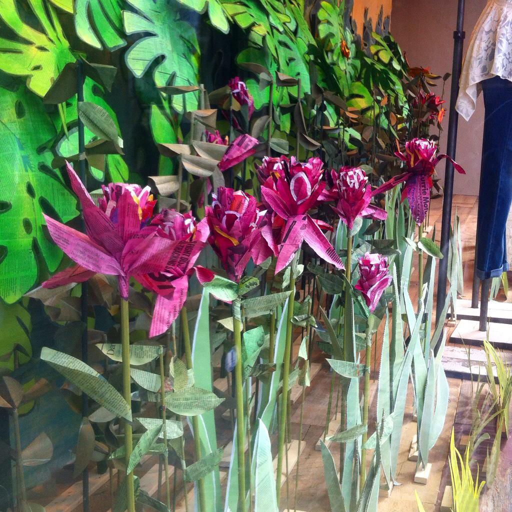 bellaink's tweet photo. Pretty paper flowers @Anthropologie in Naperville. #springhassprung #paperart http://t.co/v8QD03zT3e