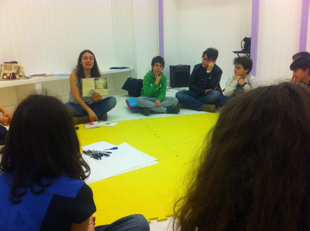 Oggi con Silvia Vecchini "poesia della notte, del giorno, di tutte le cose intorno" <a href="/Topipittori/">Topipittori</a> <a href="/LiBeR_Rivista/">LiBeR</a>