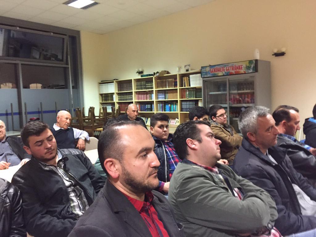 AkHamburgSKM's tweet photo. Hamburg Ditib Bergedorf Camiisinde Ak Parti Rize mv sn. @NSBayraktar vatandaşlarımızı seçimler hakkında bilgilendirdi http://t.co/Dc92FCMnNT