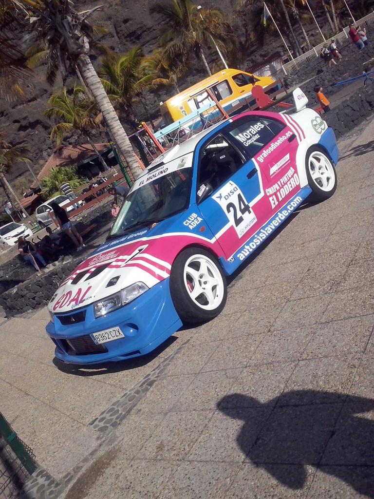 CarlisWRC's tweet photo. #MITSUBISHI #Subidaeltime Comienza la temporada en la isla de #lapalma @AUTOhebdoSPORT @CanarioRallye http://t.co/Po009hgQdg