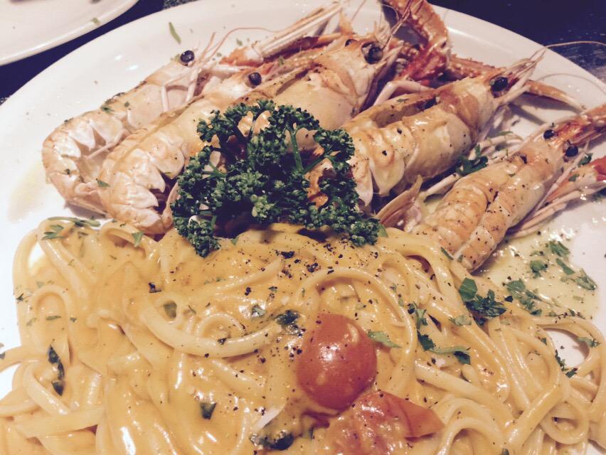 Amazing standard of grub <a href="/GigisBonnyrigg/">Gigis Restaurant</a> . #weebitchilly #butjustdaeit