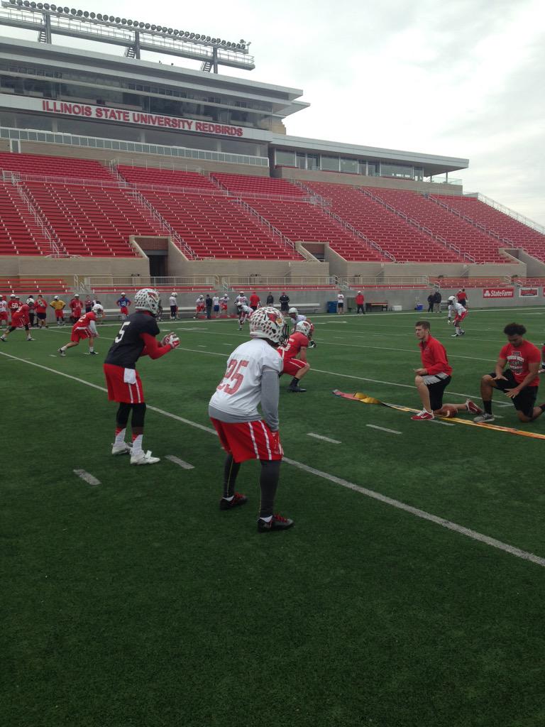 RedbirdFB's tweet photo. 7-on-7 work is underway at practice No. 14 of #SpringBall15 #REDBIRDfootball http://t.co/m3VuFryo5n