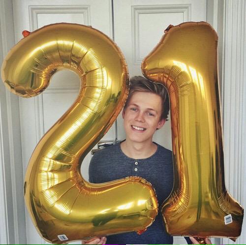 HAPPY BIRTHDAY one of the first youtubers I ever watched! thanks for the countless laughs 