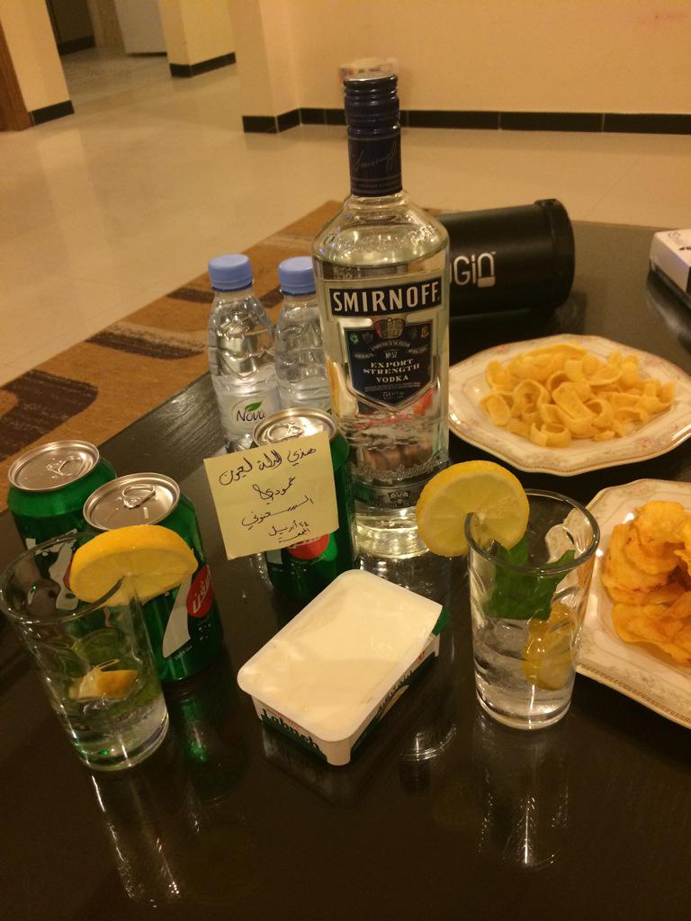 fesal213's tweet photo. 😎Happy weekend🍸🍺 http://t.co/pHGcVYXoD2