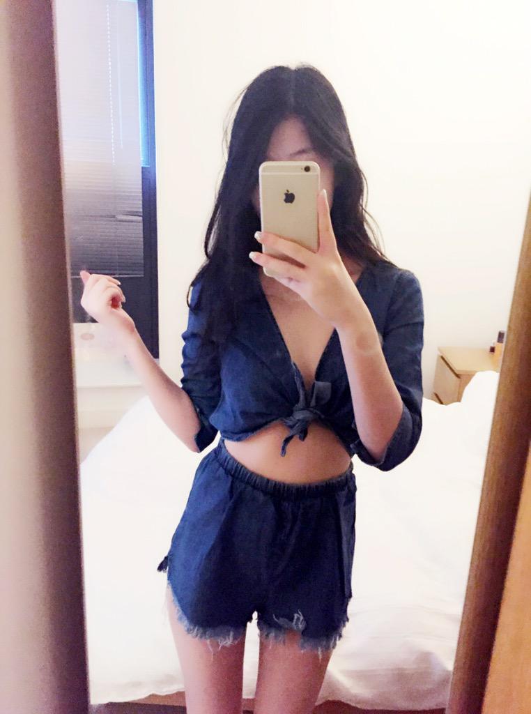 nicsammx's tweet photo. So ready for summer, denim &amp; holiday clothes ✌️ #cantwaitalready #cantcomeanyfaster http://t.co/STxfmkUUbC