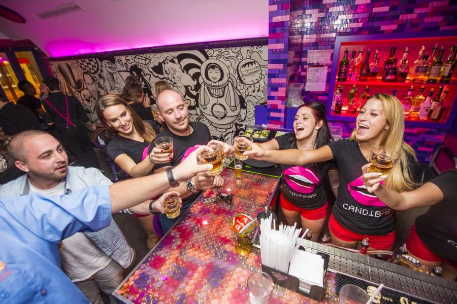 lecandibar's tweet photo. Un shot = une bonne dose de joie! #Finally #Friday #Party #Plateau http://t.co/qDfQ3Knstf