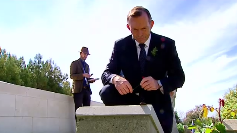 9NewsAUS's tweet photo. Prime Minister @TonyAbbottMHR has paused to pay his respects at the ANZAC war graves at Gallipoli. #AnzacDay #9News http://t.co/d5US88y8iY