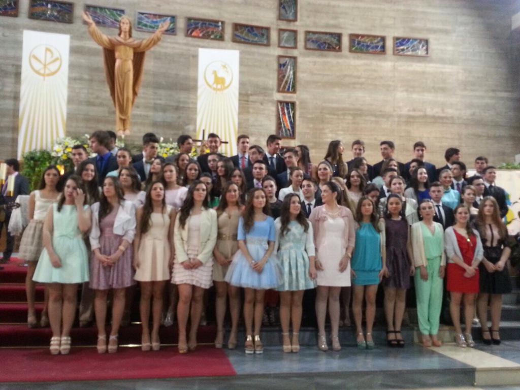 SalesianosBUR's tweet photo. Emotiva despedida de los alumnos de 2° de BAT. Enhorabuena!!! http://t.co/hoZogS642v