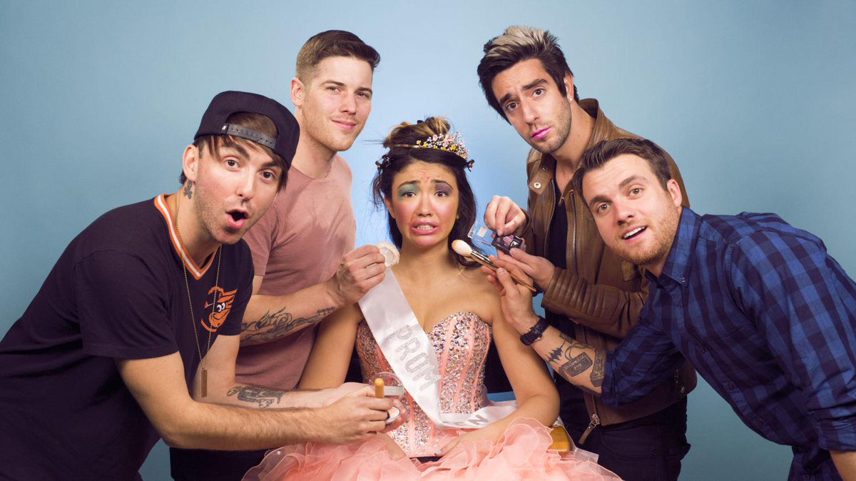 MTVstyle's tweet photo. When you let @AllTimeLow do your prom makeup, things turn out...differently. http://t.co/ziplP4DZYb http://t.co/cbpYypXJR8