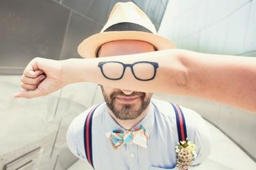 EdgeOptics's tweet photo. It's time to get your eyes checked. Just saw a lady walk into a pole. BAM!! She's overdue for her exam. :) http://t.co/cySt47jHOU