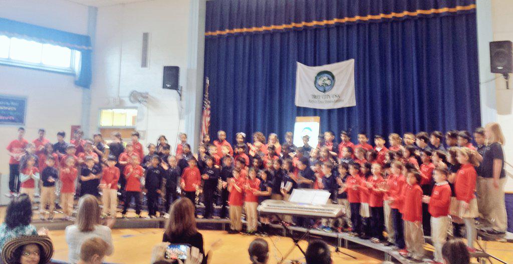 cvieraSBOE's tweet photo. Huber St 2nd gr. singing @Arbor Day
THANK YOU Mrs. Niemiera! #AMAZINGMUSICTEACHER @DrTufaro @SecaucusPSD @RobPresuto http://t.co/HEhb616BQl
