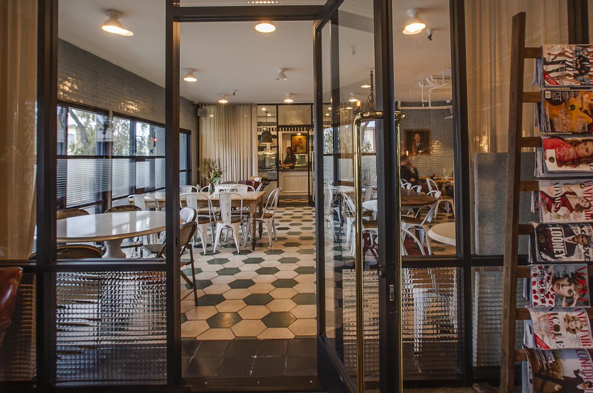 A month-long new dinner menu kicks off tonight at <a href="/HandtheH/">Hetero&theHomo</a>! Love this spot. #PaliHotel #SouthernComfort