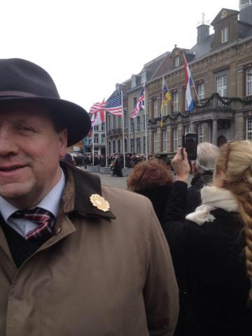 MariMemorial's tweet photo. Hubert Bruls, voorzitter @EuregioRijnWaal en Ulrich Francken vice-voorzitter zijn ambassadeurs van de #Marigold http://t.co/oxsboyU8Fy
