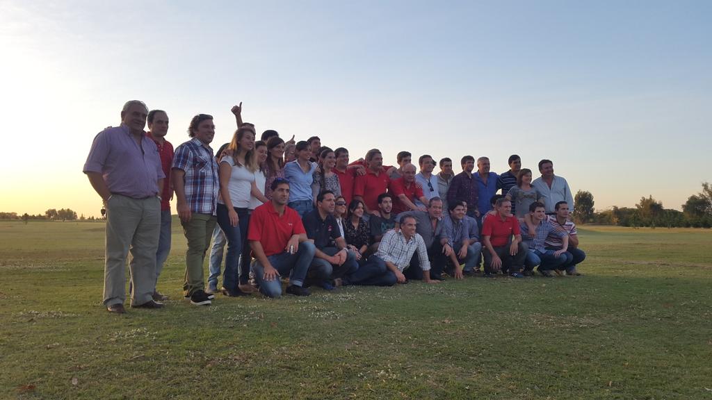 Hoy formamos líderes en Gral. Villegas.
Buenos paisajes, buena gente y buenos mates... GRACIAS VIA!!!