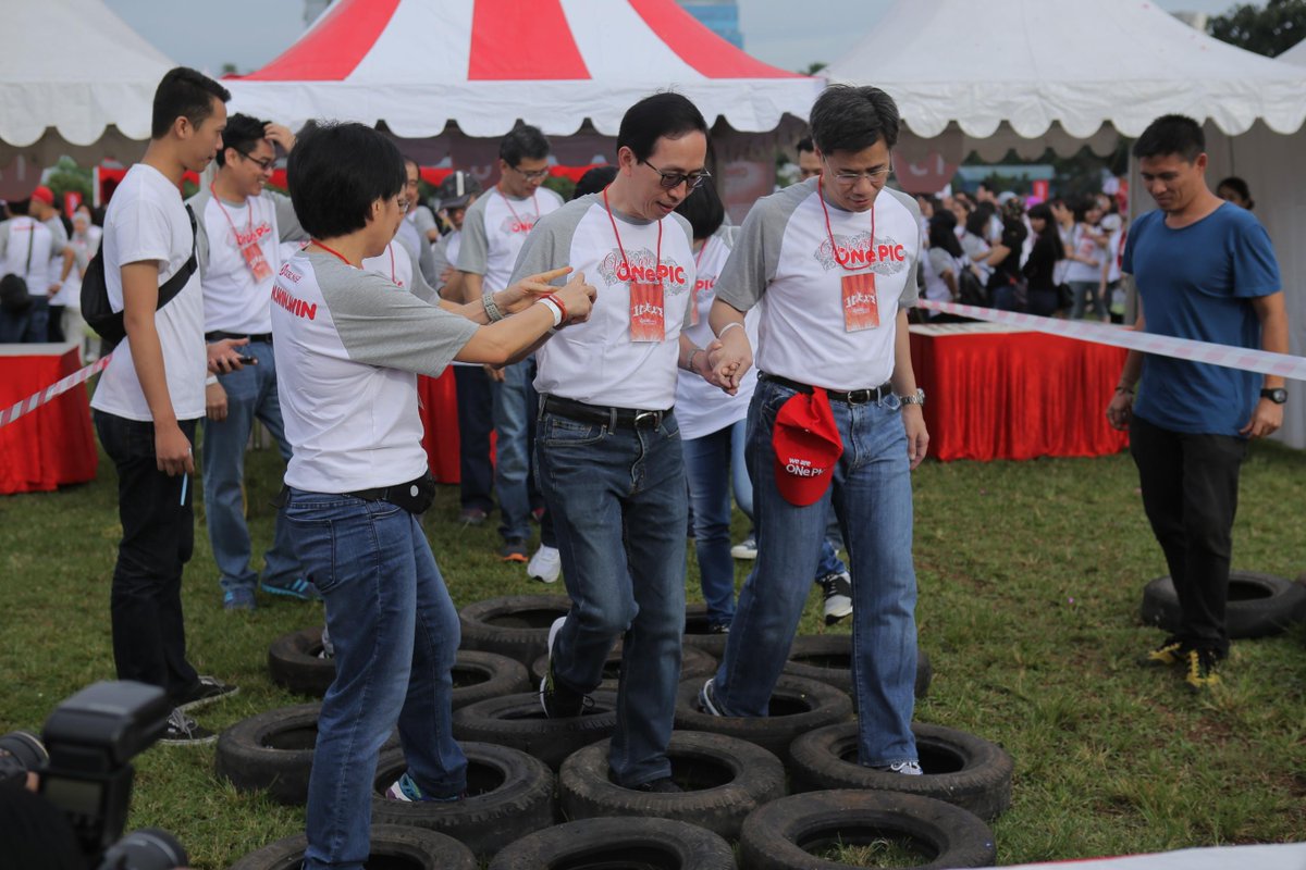 OCBC_Indonesia's tweet photo. Aktivitas hari ini bersama segenap keluarga besar Bank OCBC NISP di acara #ONePICDay2015 http://t.co/EVdUQgSBLO