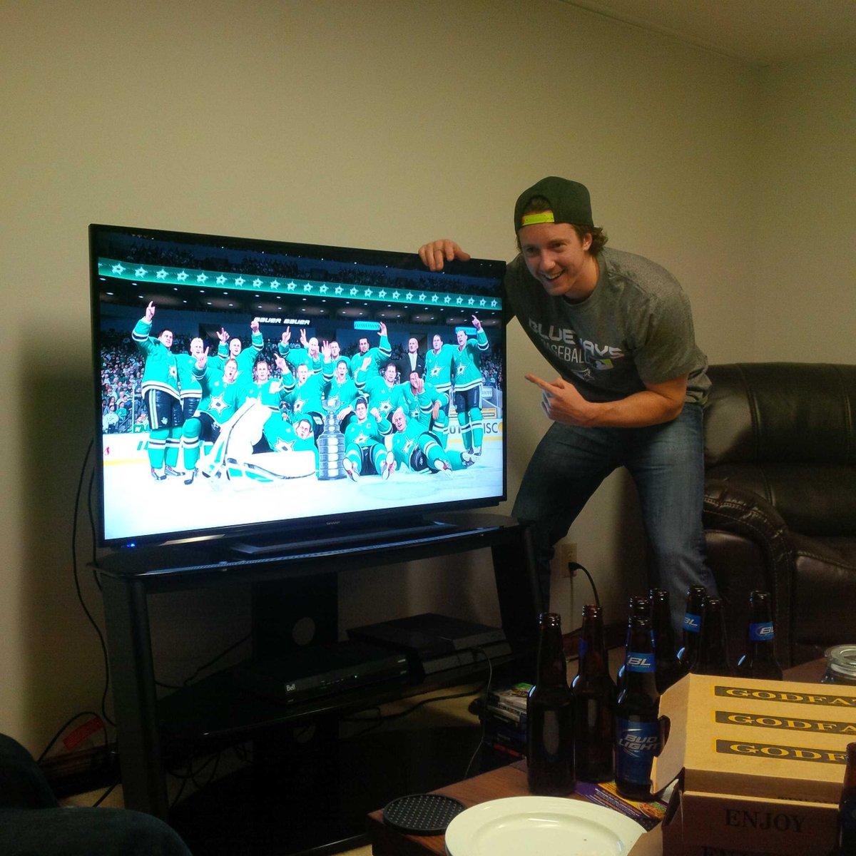 domlich's tweet photo. Dallas wins the cup...keep dreaming @9Hesky @ZBuwalda http://t.co/xczrYlHiUl