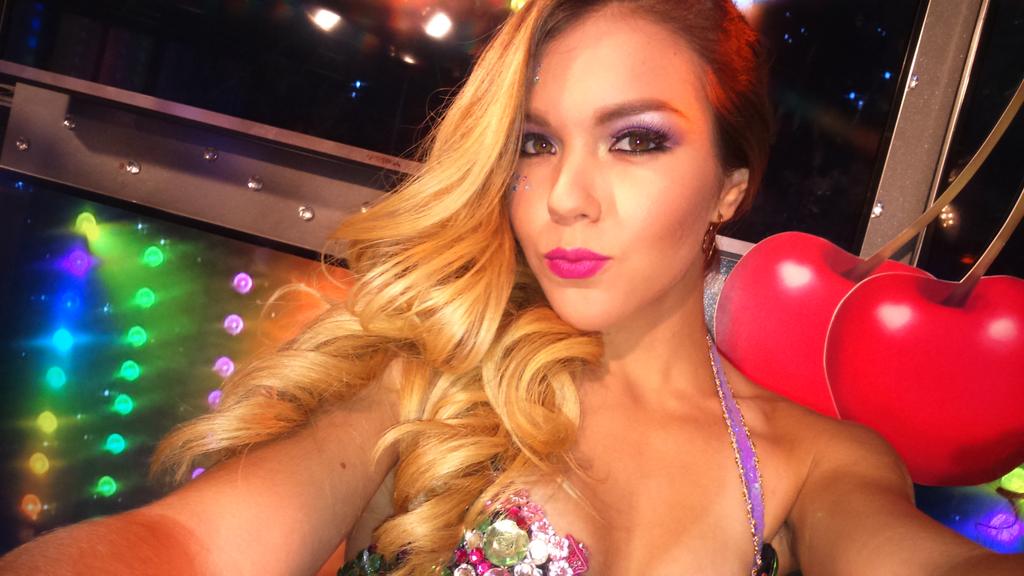 Espero su apoyo con el hashtag #LaMasBonitaCristina mil gracias @calle7tc