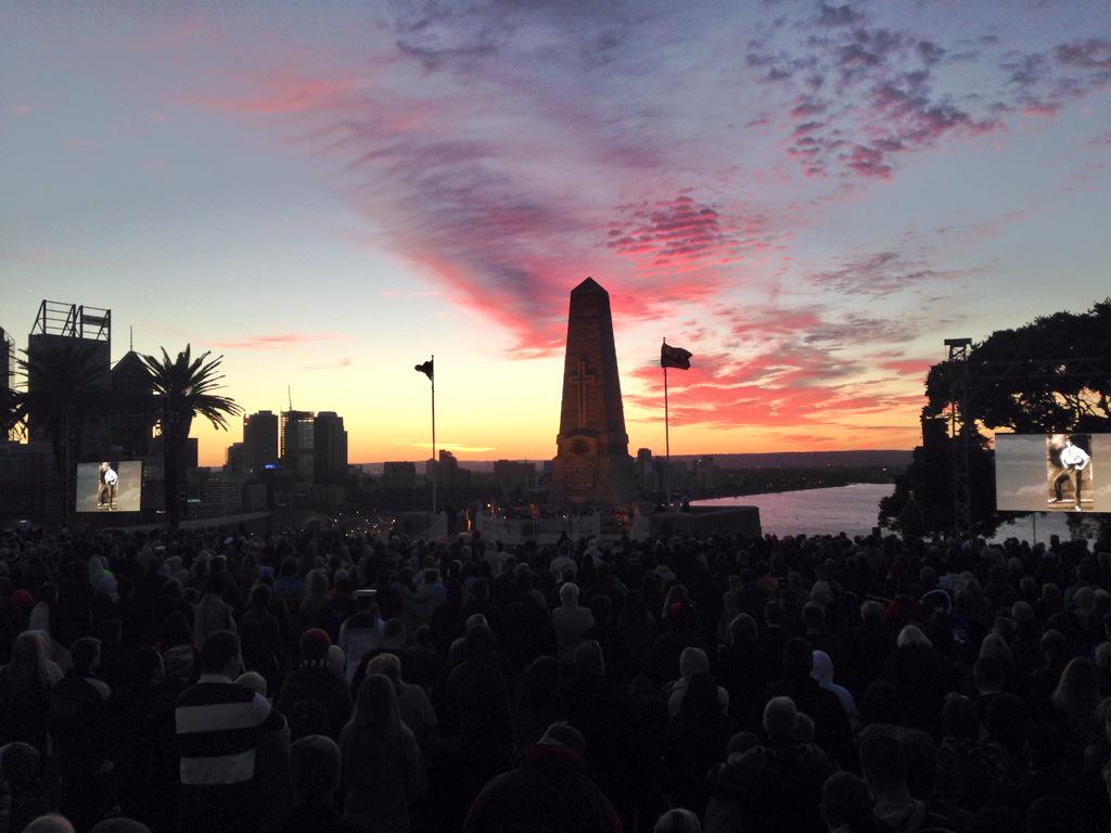 ameliabroun7's tweet photo. #KingsPark #AnzacDayPerth #Anzac100 #StateWarMemorial #ANZACDayWA http://t.co/n2M1JDM7g7