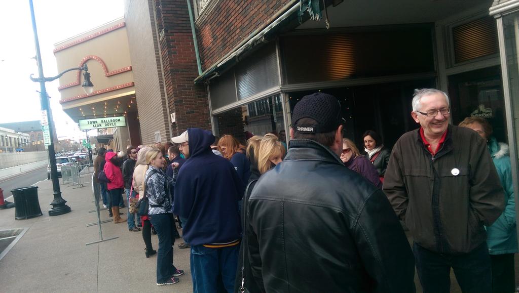 HKauderer's tweet photo. 30 minutes before the doors open, people line up for #alanthomasdoyle http://t.co/TVyxoW7xDK