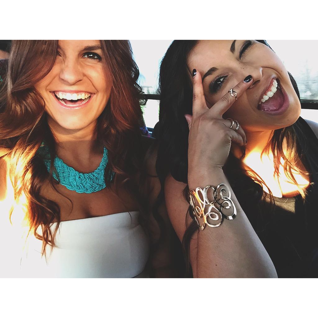 hayliegalloway's tweet photo. #formalgoals ✊�� http://t.co/gfS6CnhIbP