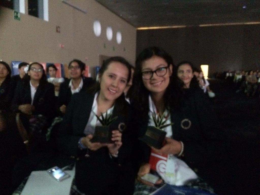 Jairg_v's tweet photo. #PIBA2015 #GaleriadelRecuerdo 2° lugar en ivestigadores del nuevo milenio sociologia @CumbresOaxaca http://t.co/W09oufQonL
