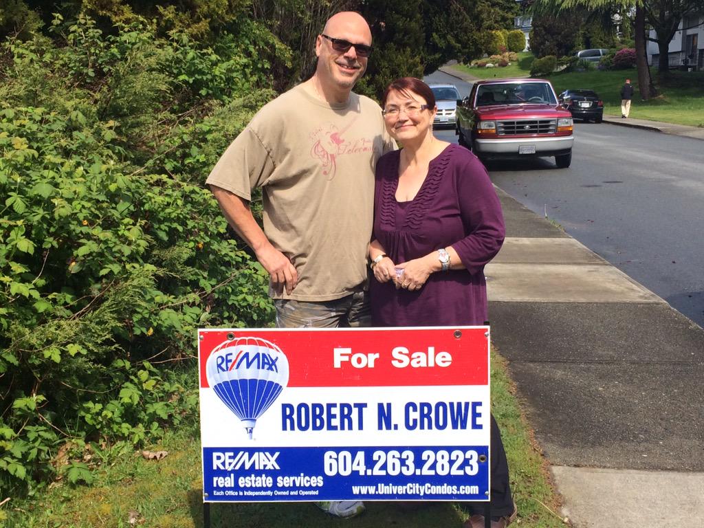 vancouverremax's tweet photo. Another new listing! Large lot in Burnaby with a solid 50's house perfect for a handyman. Under $800k #Burnaby http://t.co/6yFzB4JWjN