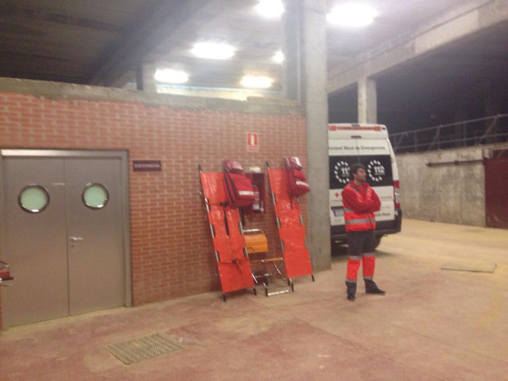 CruzRojaRioja's tweet photo. Segunda noche de #BARRAS2015 No queremos verte entrar por la puerta de enfermería, bebe con moderación http://t.co/HklahYiTd1
