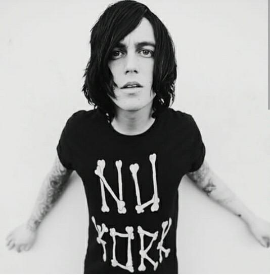  Happy Birthday to my favorite vocalist Kellin Quinn!! I love you so much!!! The Best vocalist!!!!!!!<3 