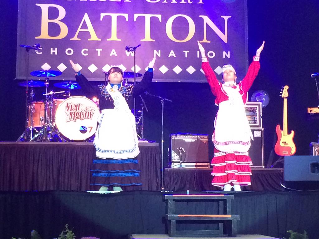 ChiefBatton's tweet photo. Choctaw Nation Princesses performing the Lord's Prayer.
#BattonIsMyMiko http://t.co/lMyYwmxQyd